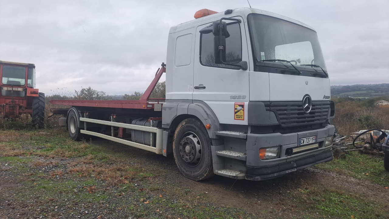 MERCEDES-BENZ 1823 - Truk pengangkut mobil: gambar 1 MERCEDES-BENZ 1823 - Truk pengangkut mobil: gambar 1