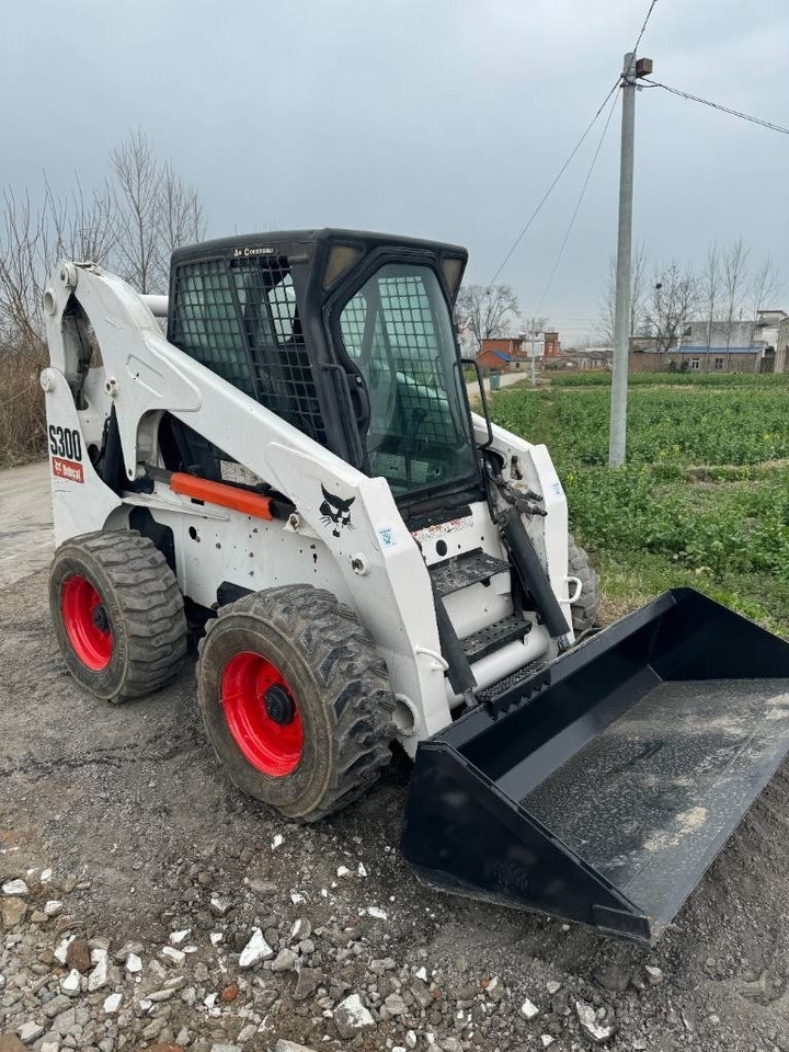 Bobcat S 300 - Skid steer: gambar 4 Bobcat S 300 - Skid steer: gambar 4