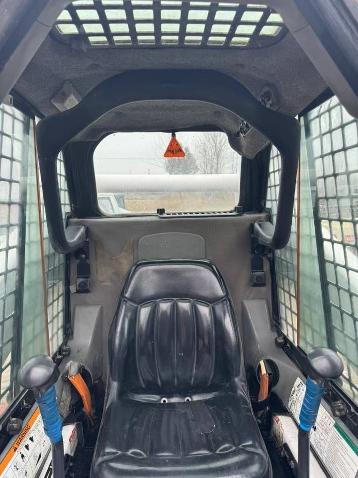 Bobcat S 300 - Skid steer: gambar 2 Bobcat S 300 - Skid steer: gambar 2