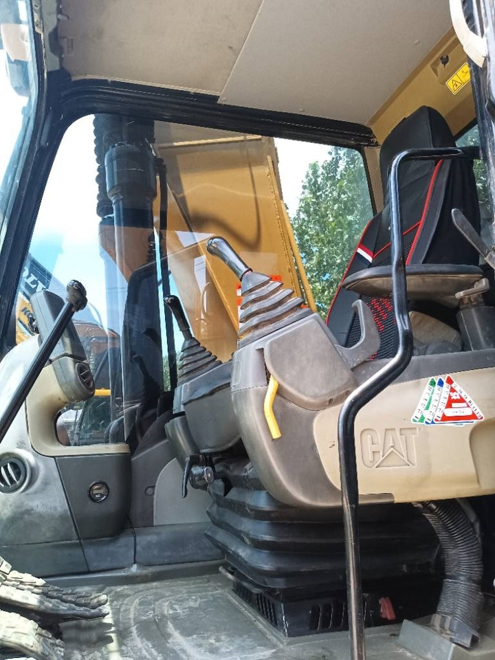 CAT 320D2 - Ekskavator perayap: gambar 5 CAT 320D2 - Ekskavator perayap: gambar 5