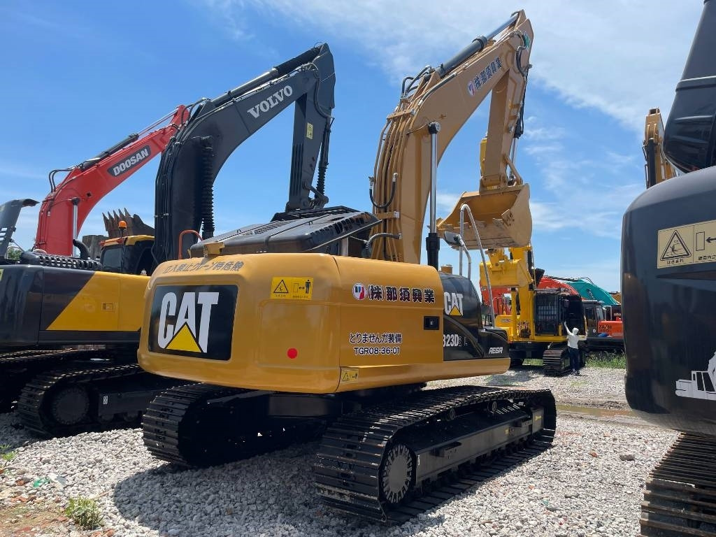 CAT 323 - Ekskavator perayap: gambar 3 CAT 323 - Ekskavator perayap: gambar 3