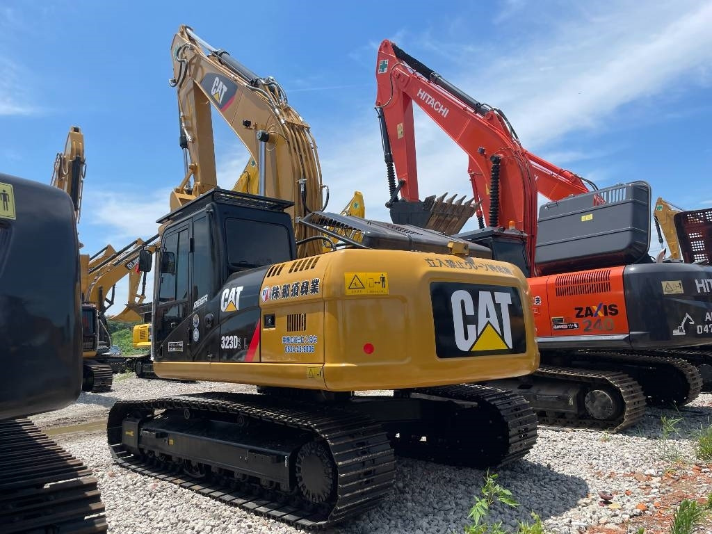 CAT 323D2 - Ekskavator perayap: gambar 1 CAT 323D2 - Ekskavator perayap: gambar 1