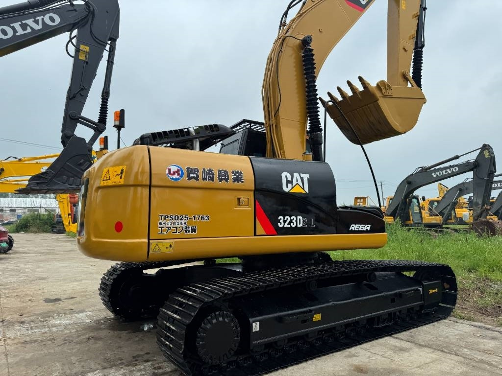 CAT 323D2 - Ekskavator perayap: gambar 1 CAT 323D2 - Ekskavator perayap: gambar 1