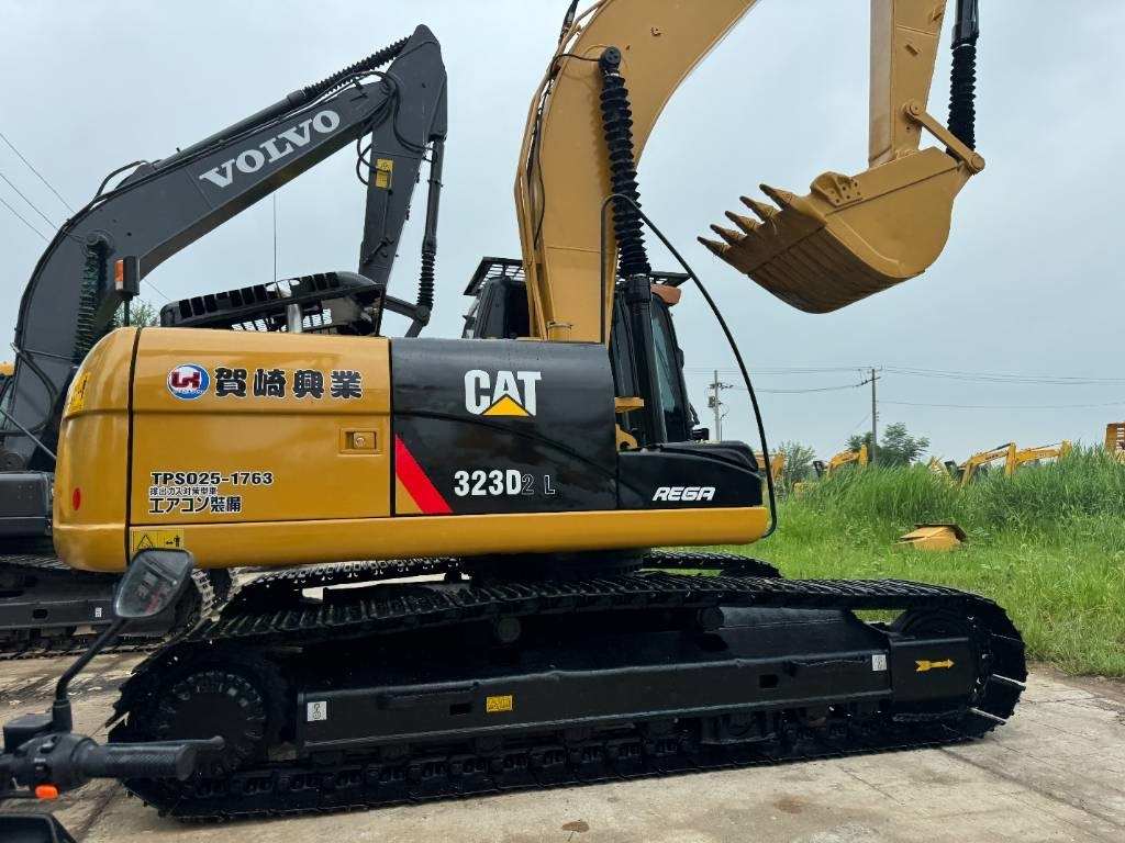 CAT 323D2 - Ekskavator perayap: gambar 3 CAT 323D2 - Ekskavator perayap: gambar 3