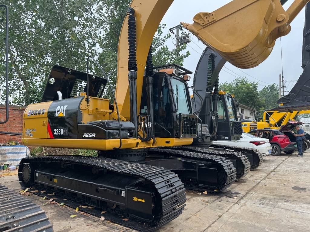 CAT 323D2 - Ekskavator perayap: gambar 4 CAT 323D2 - Ekskavator perayap: gambar 4