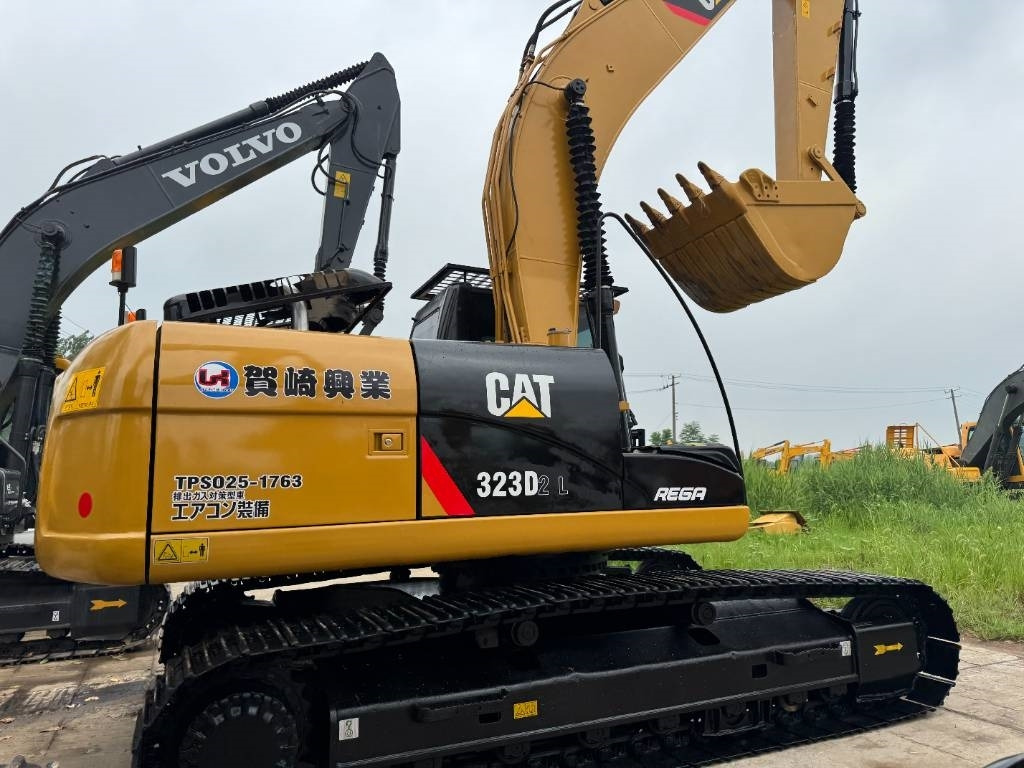 CAT 323D2 - Ekskavator perayap: gambar 2 CAT 323D2 - Ekskavator perayap: gambar 2