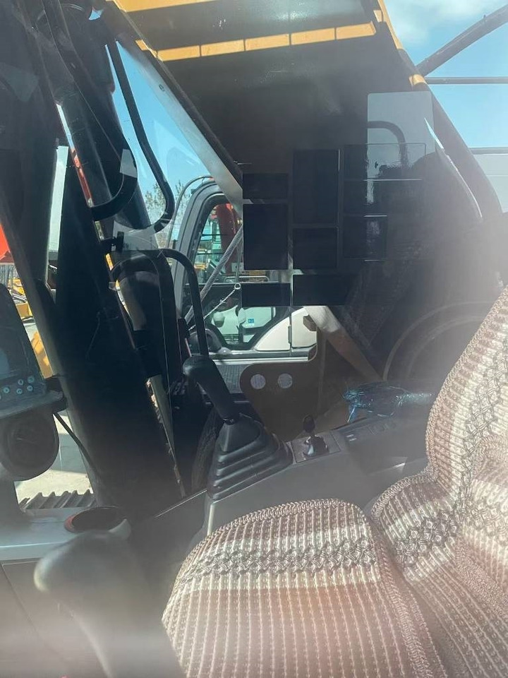 CAT 330D2 - Ekskavator perayap: gambar 2 CAT 330D2 - Ekskavator perayap: gambar 2