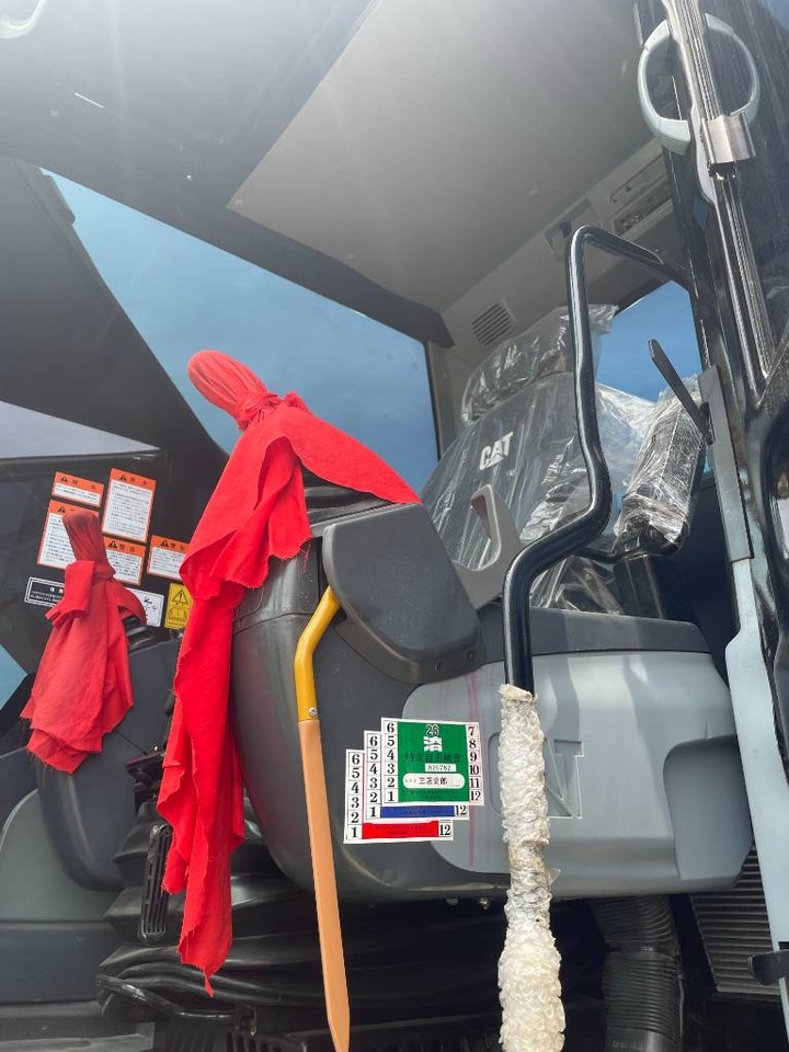 CAT 330D2 - Ekskavator perayap: gambar 4 CAT 330D2 - Ekskavator perayap: gambar 4