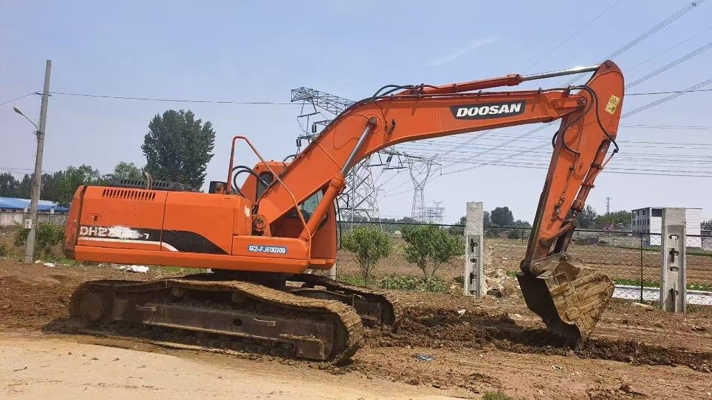 Doosan DH 225 LC-7 - Ekskavator perayap: gambar 1 Doosan DH 225 LC-7 - Ekskavator perayap: gambar 1