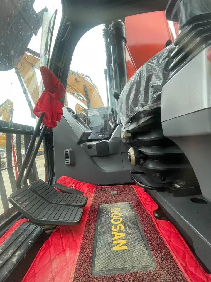 Doosan DX 225 LC - Ekskavator perayap: gambar 5 Doosan DX 225 LC - Ekskavator perayap: gambar 5