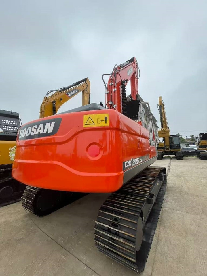 Doosan DX 225 LC - Ekskavator perayap: gambar 3 Doosan DX 225 LC - Ekskavator perayap: gambar 3