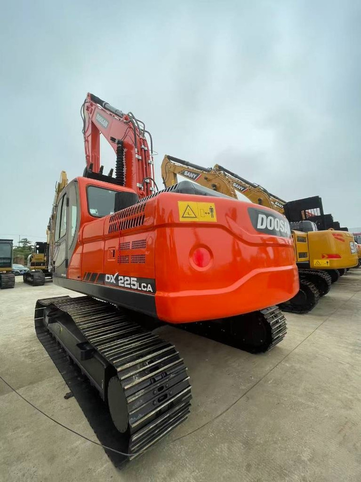 Doosan DX 225 LC - Ekskavator perayap: gambar 1 Doosan DX 225 LC - Ekskavator perayap: gambar 1