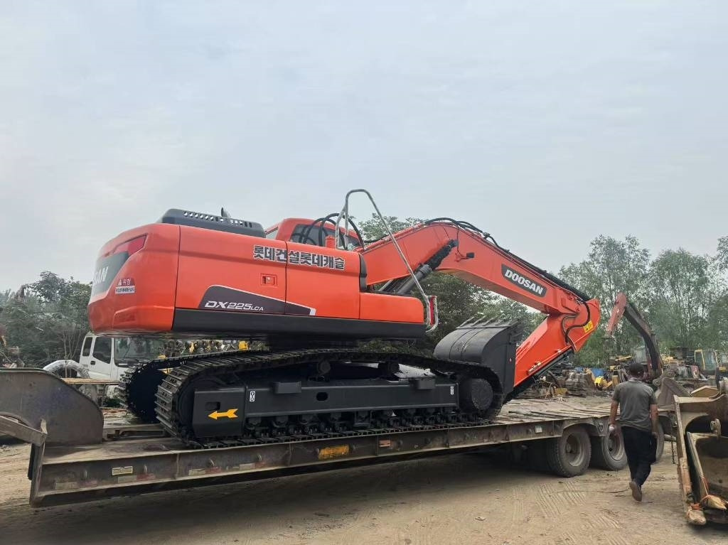 Doosan DX 225 LCA - Ekskavator perayap: gambar 5 Doosan DX 225 LCA - Ekskavator perayap: gambar 5