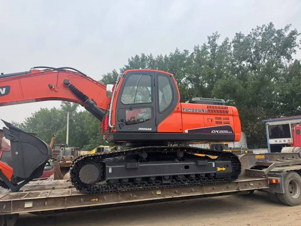 Doosan DX 225 LCA - Ekskavator perayap: gambar 3 Doosan DX 225 LCA - Ekskavator perayap: gambar 3