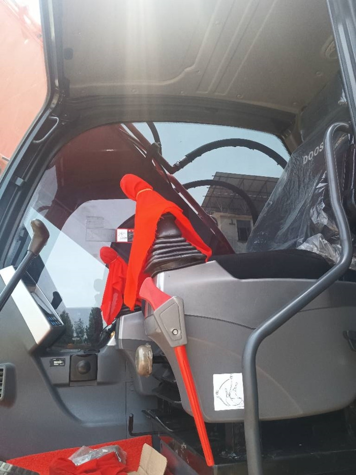 Doosan DX 225 LCA - Ekskavator perayap: gambar 4 Doosan DX 225 LCA - Ekskavator perayap: gambar 4