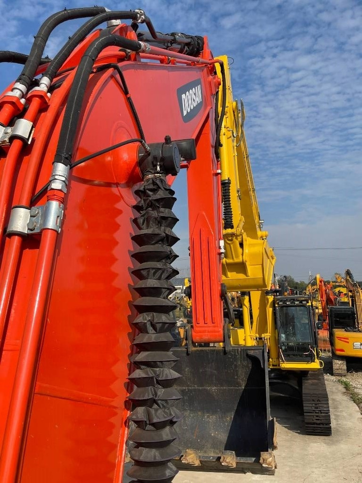 Doosan DX 225 LCA - Ekskavator perayap: gambar 4 Doosan DX 225 LCA - Ekskavator perayap: gambar 4