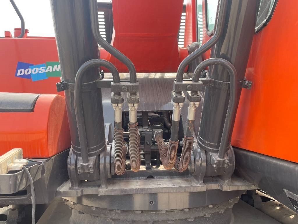 Ekskavator perayap Doosan DX 300: gambar 10 Ekskavator perayap Doosan DX 300: gambar 10