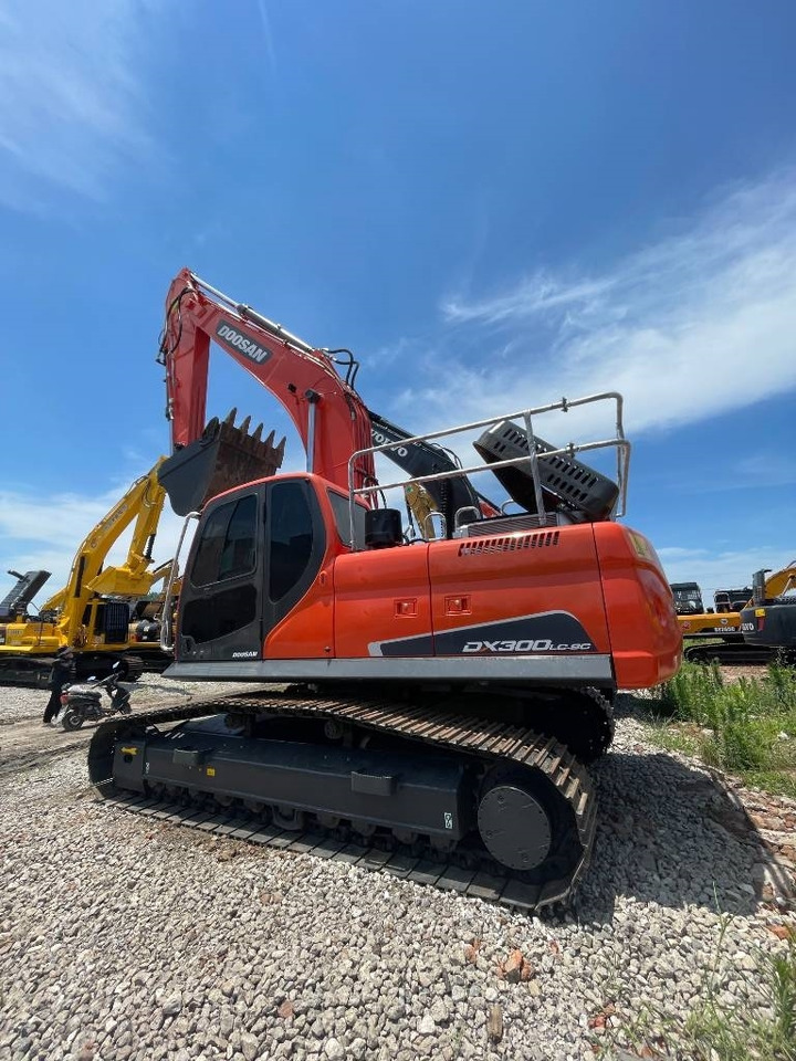 Doosan DX 300 LC - Ekskavator perayap: gambar 1 Doosan DX 300 LC - Ekskavator perayap: gambar 1