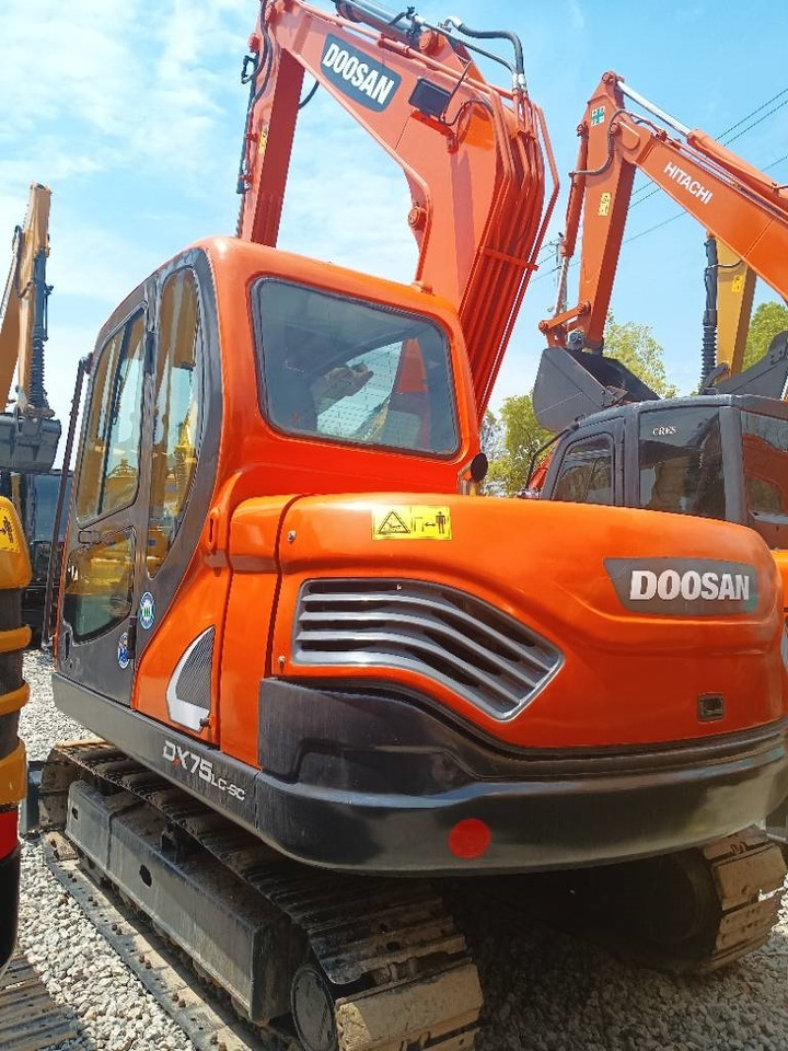 Ekskavator perayap baru Doosan DX 75: gambar 8