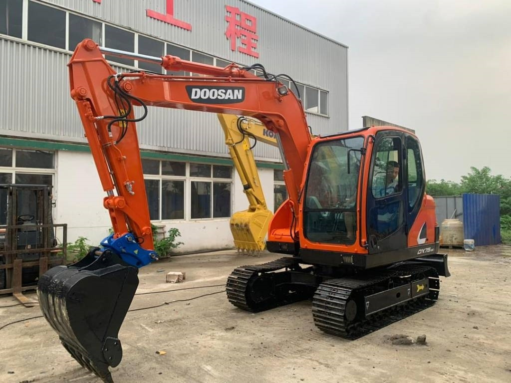 Doosan DX 75 - Ekskavator mini: gambar 1 Doosan DX 75 - Ekskavator mini: gambar 1
