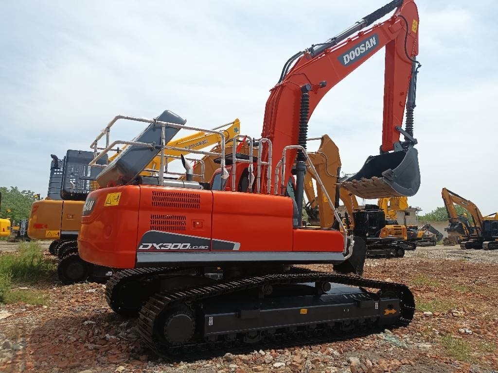 Doosan DX300LC - Ekskavator perayap: gambar 1 Doosan DX300LC - Ekskavator perayap: gambar 1
