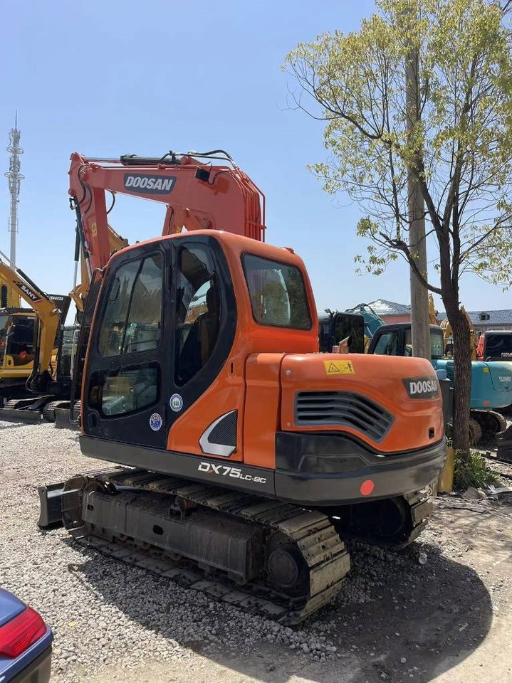 Doosan DX75 - Ekskavator mini: gambar 1 Doosan DX75 - Ekskavator mini: gambar 1
