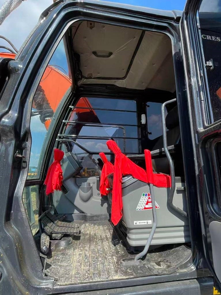 Hitachi ZX 120 - Ekskavator perayap: gambar 3 Hitachi ZX 120 - Ekskavator perayap: gambar 3