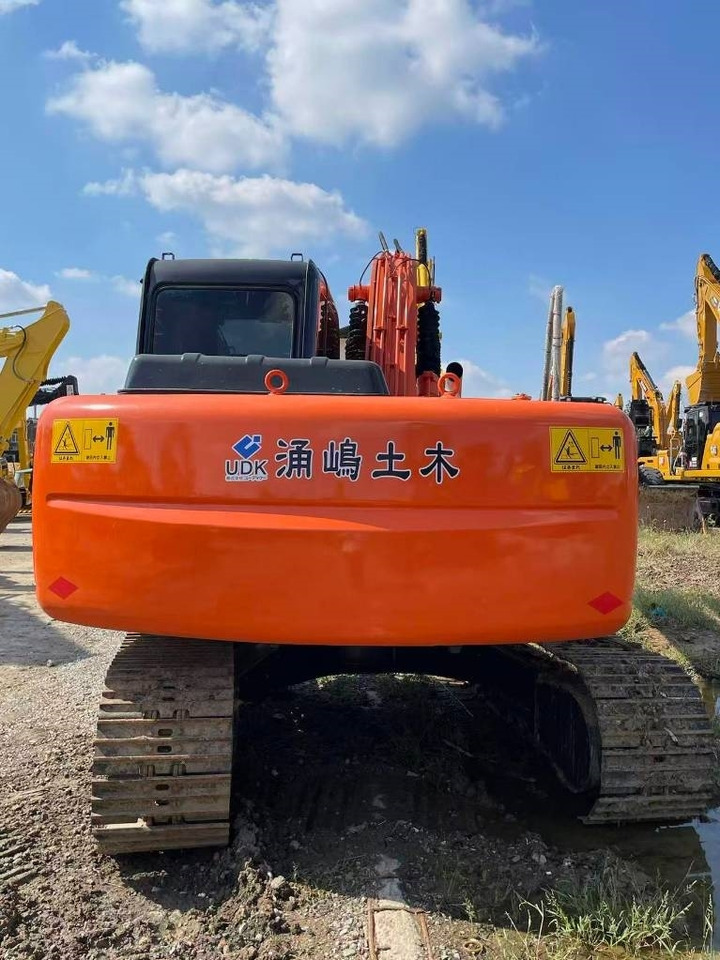 Hitachi ZX 120 - Ekskavator perayap: gambar 4 Hitachi ZX 120 - Ekskavator perayap: gambar 4