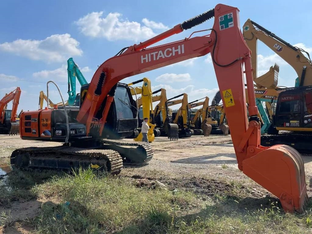 Hitachi ZX 120 - Ekskavator perayap: gambar 5 Hitachi ZX 120 - Ekskavator perayap: gambar 5