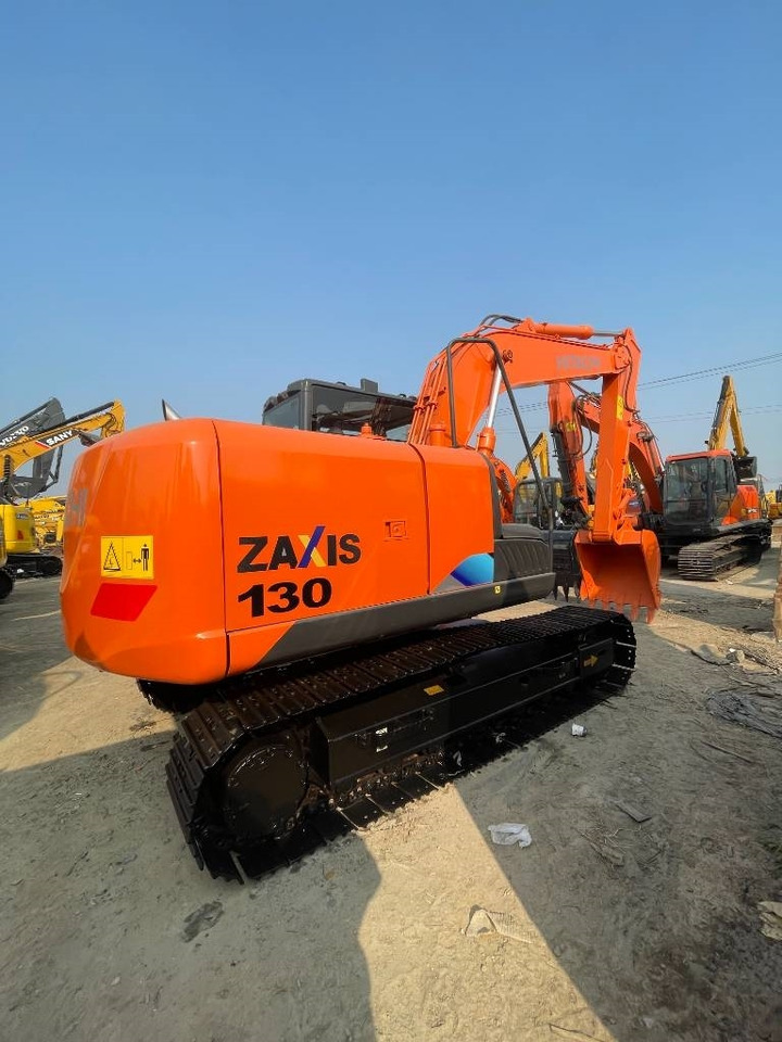 Hitachi ZX 130 - Ekskavator perayap: gambar 1 Hitachi ZX 130 - Ekskavator perayap: gambar 1