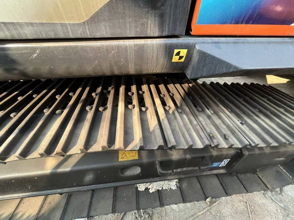 Hitachi ZX 160 - Ekskavator perayap: gambar 3 Hitachi ZX 160 - Ekskavator perayap: gambar 3