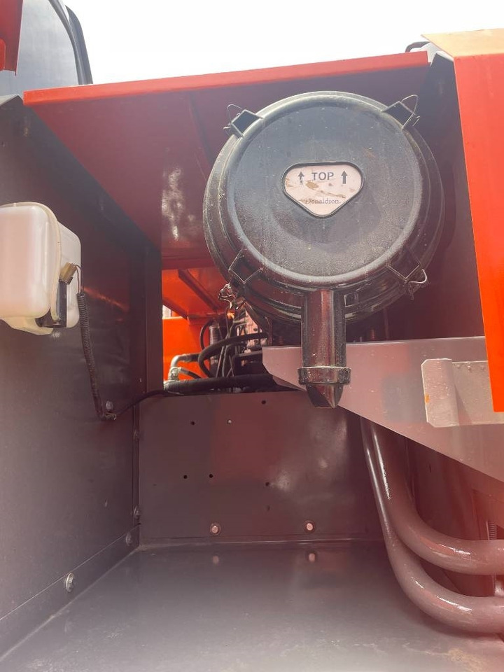 Hitachi ZX 200 - Ekskavator perayap: gambar 4 Hitachi ZX 200 - Ekskavator perayap: gambar 4