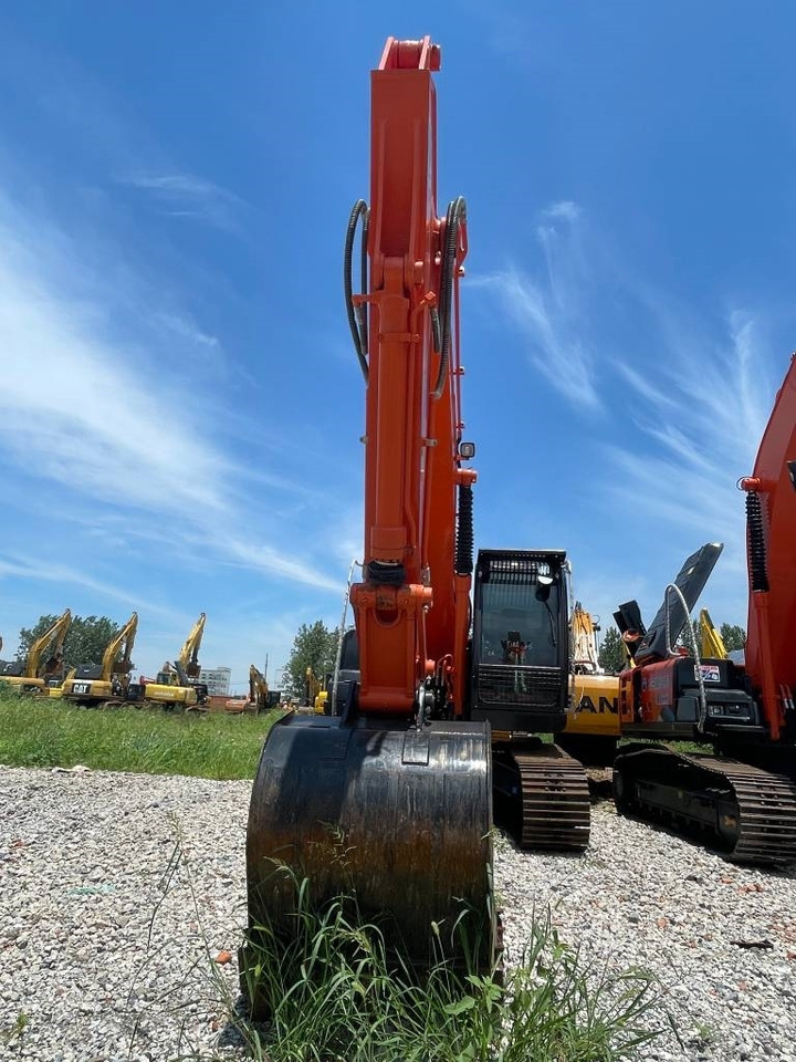 Hitachi ZX 200 - Ekskavator perayap: gambar 3 Hitachi ZX 200 - Ekskavator perayap: gambar 3