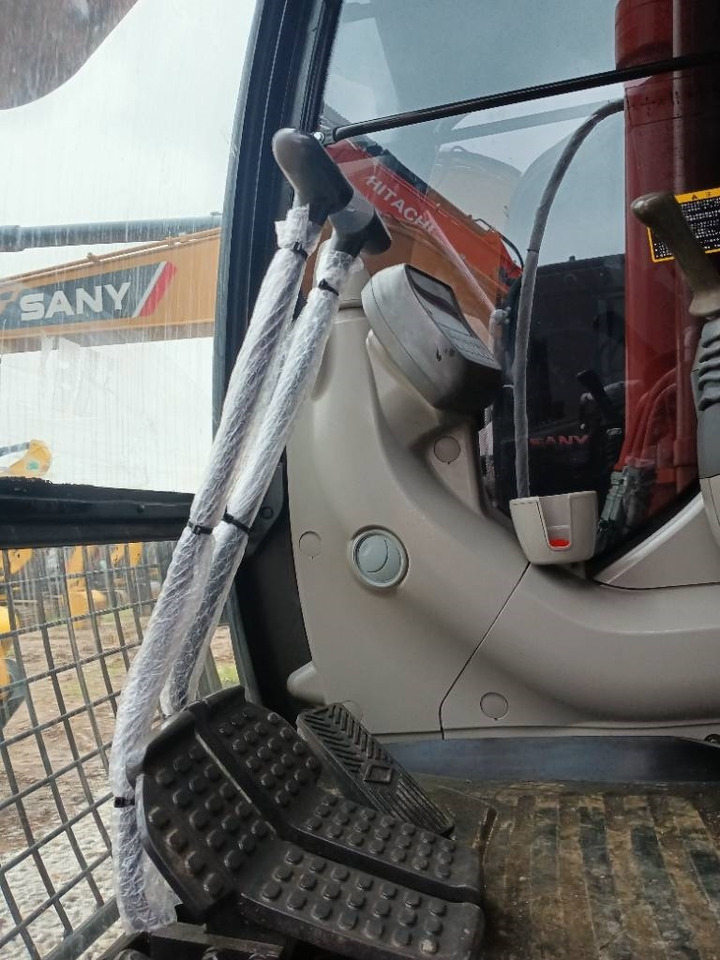 Hitachi ZX 200 - Ekskavator perayap: gambar 4 Hitachi ZX 200 - Ekskavator perayap: gambar 4