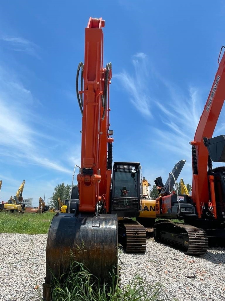 Hitachi ZX 200 - Ekskavator perayap: gambar 2 Hitachi ZX 200 - Ekskavator perayap: gambar 2