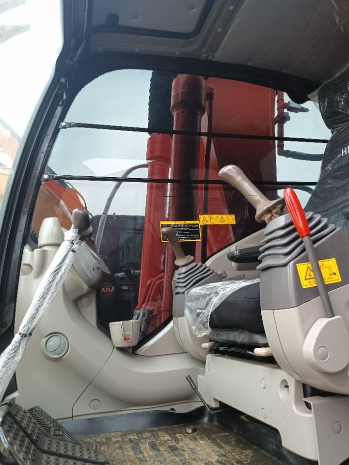 Hitachi ZX 200 - Ekskavator perayap: gambar 3 Hitachi ZX 200 - Ekskavator perayap: gambar 3