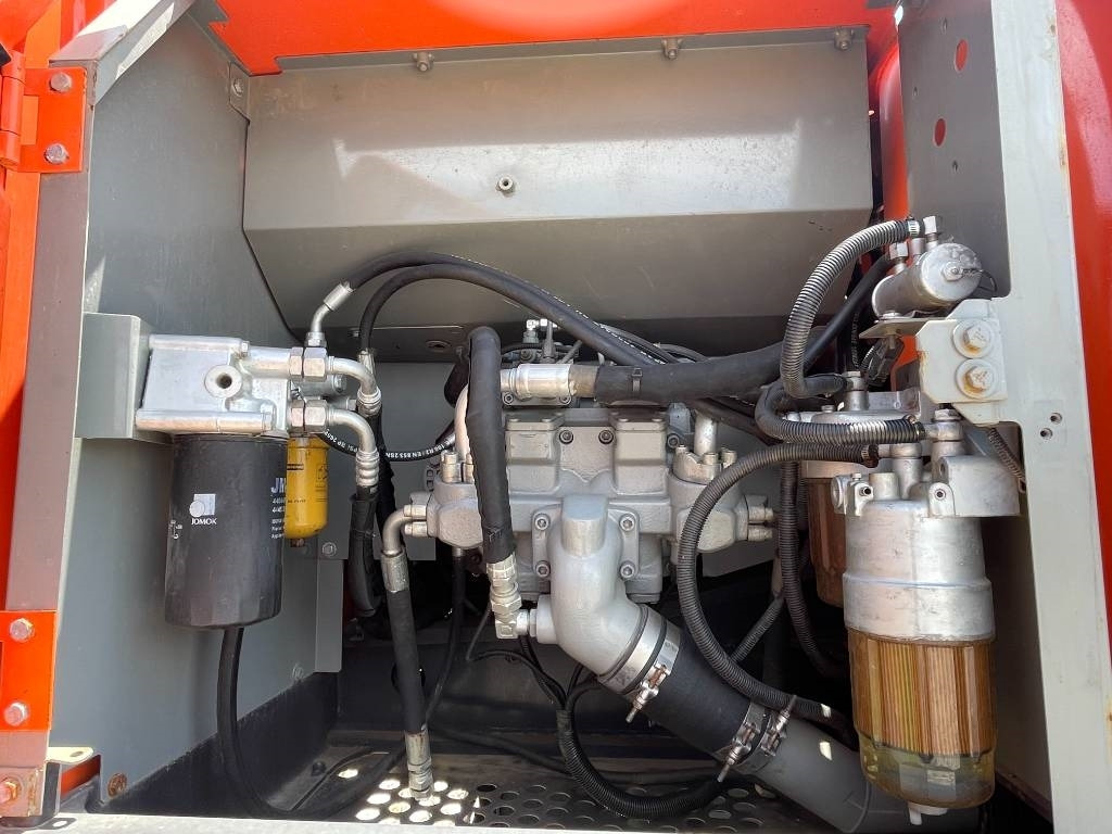 Hitachi ZX 200 - Ekskavator perayap: gambar 5 Hitachi ZX 200 - Ekskavator perayap: gambar 5