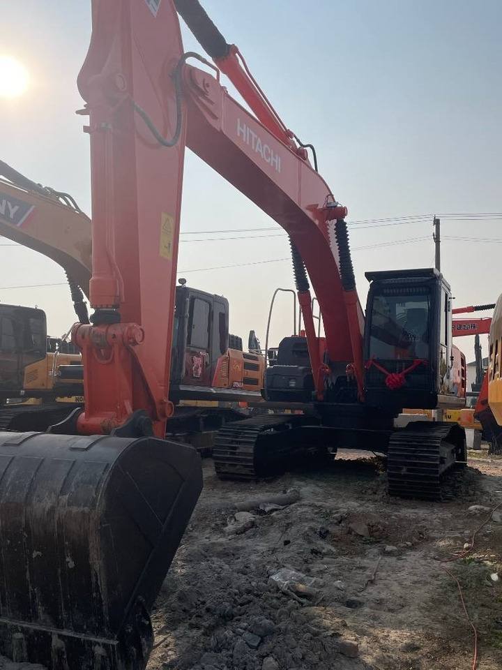 Hitachi ZX 210 - Ekskavator perayap: gambar 4 Hitachi ZX 210 - Ekskavator perayap: gambar 4