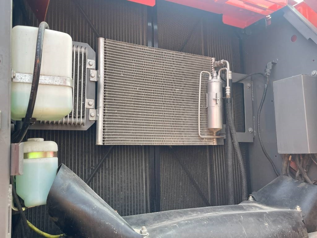 Hitachi ZX 210 - Ekskavator perayap: gambar 3 Hitachi ZX 210 - Ekskavator perayap: gambar 3