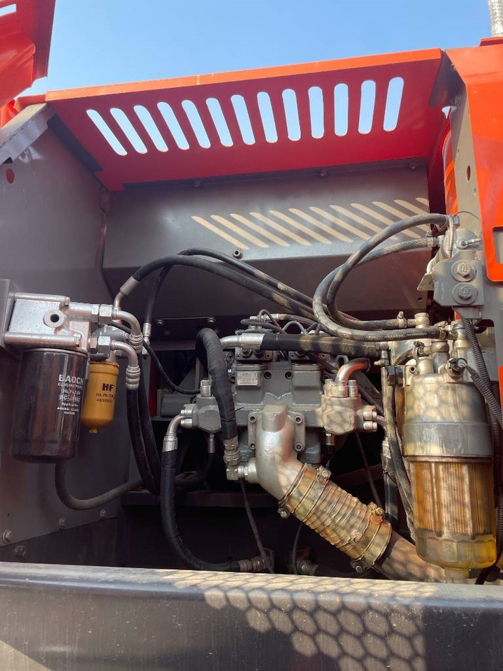 Hitachi ZX 210  - Ekskavator perayap: gambar 4 Hitachi ZX 210  - Ekskavator perayap: gambar 4