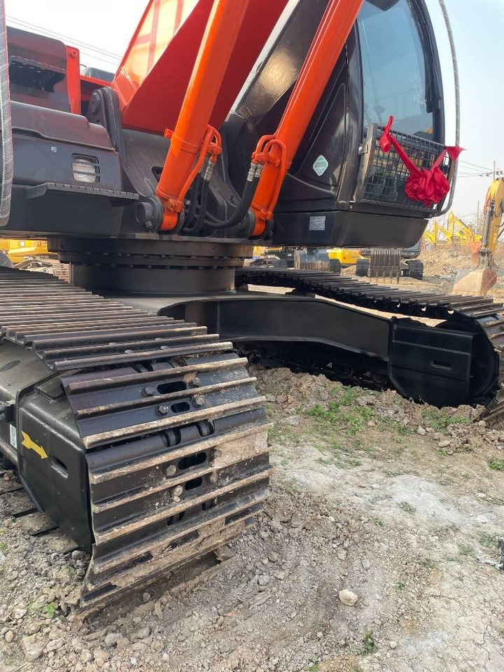 Hitachi ZX 210 - Ekskavator perayap: gambar 5 Hitachi ZX 210 - Ekskavator perayap: gambar 5