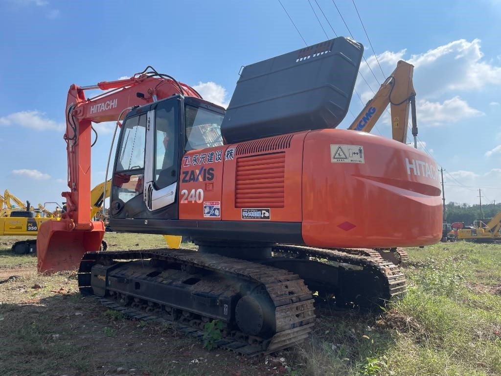 Hitachi ZX 240 - Ekskavator perayap: gambar 4 Hitachi ZX 240 - Ekskavator perayap: gambar 4