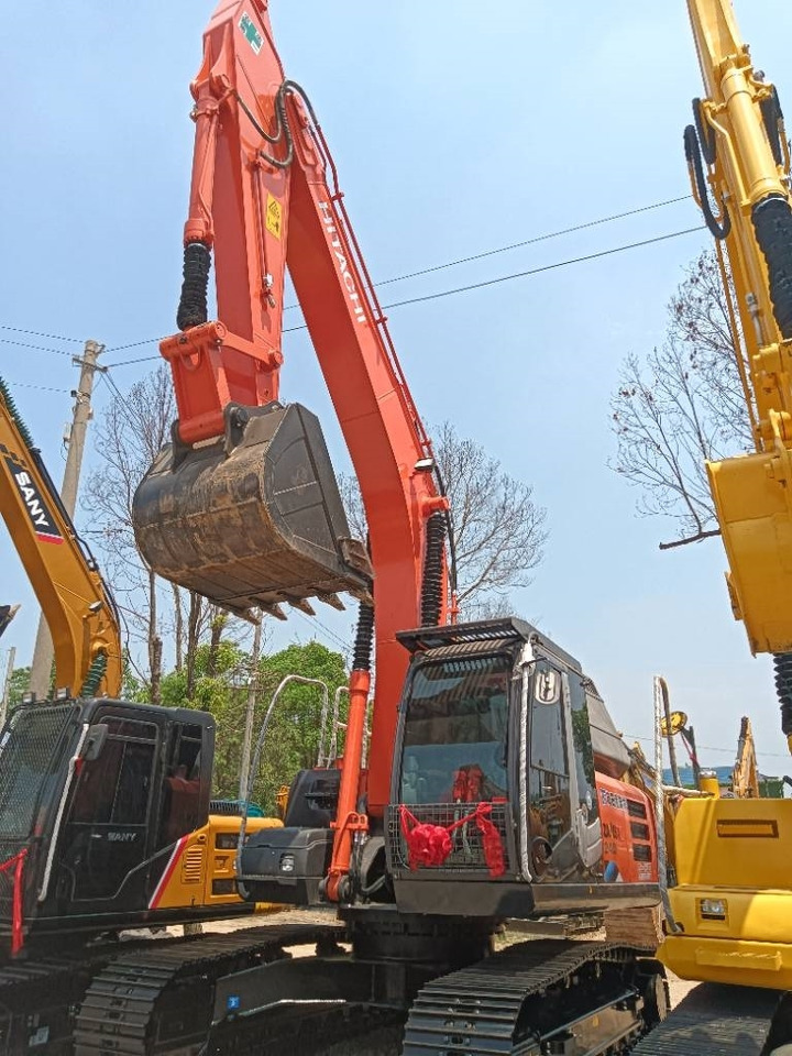 Hitachi ZX 240 - Ekskavator perayap: gambar 1 Hitachi ZX 240 - Ekskavator perayap: gambar 1