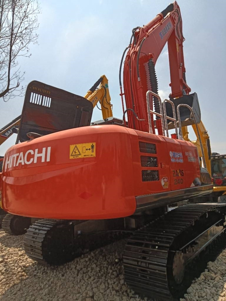 Hitachi ZX 240 - Ekskavator perayap: gambar 3 Hitachi ZX 240 - Ekskavator perayap: gambar 3