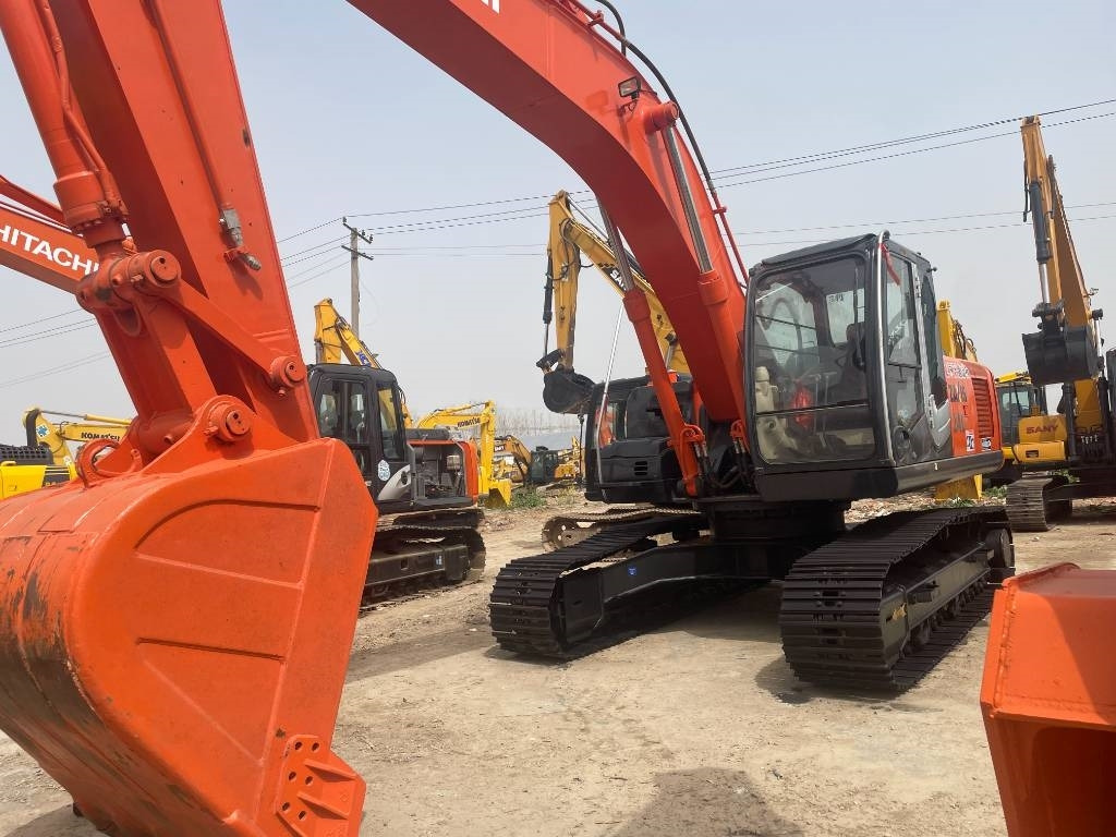 Hitachi ZX 240 - Ekskavator perayap: gambar 5 Hitachi ZX 240 - Ekskavator perayap: gambar 5