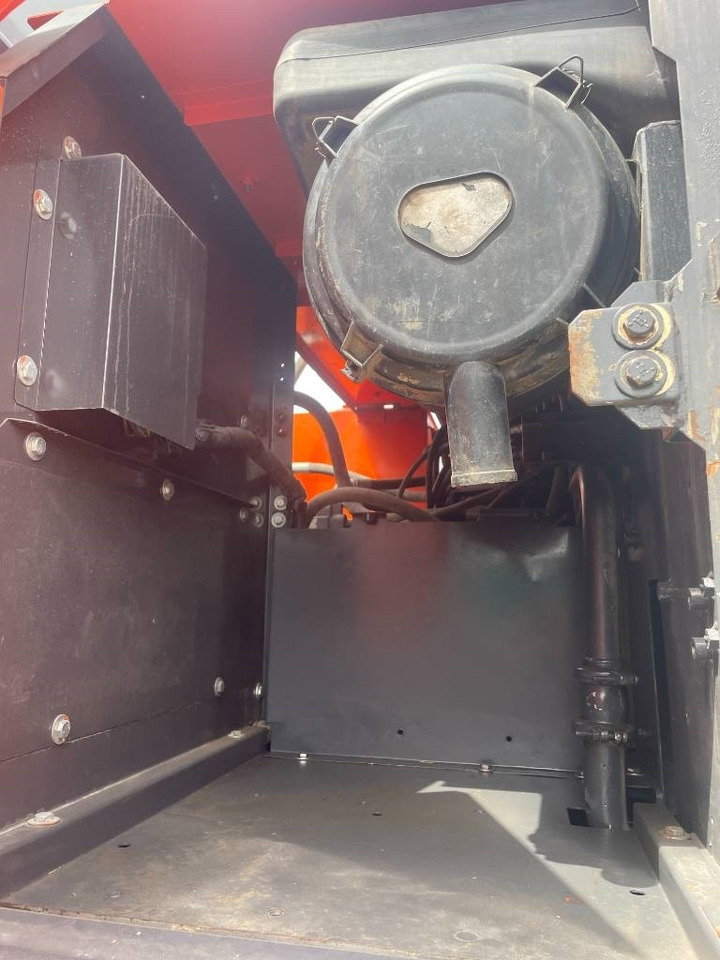 Hitachi ZX 240 - Ekskavator perayap: gambar 2 Hitachi ZX 240 - Ekskavator perayap: gambar 2