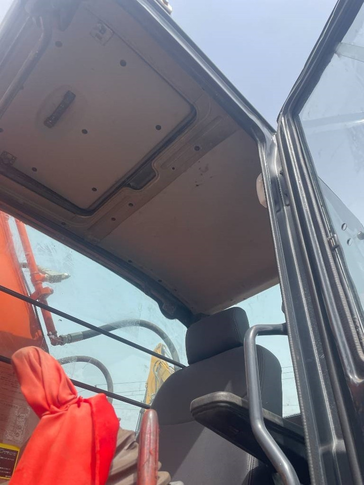 Hitachi ZX 240 - Ekskavator perayap: gambar 5 Hitachi ZX 240 - Ekskavator perayap: gambar 5