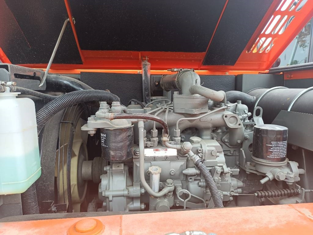 Hitachi ZX 60 - Ekskavator perayap: gambar 4 Hitachi ZX 60 - Ekskavator perayap: gambar 4