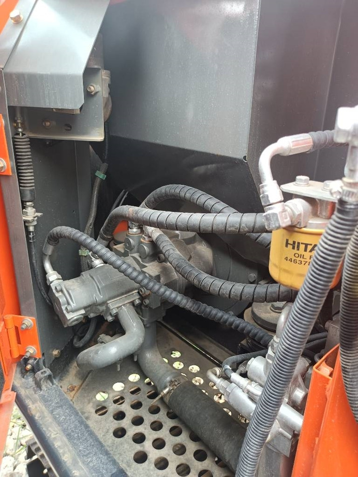 Hitachi ZX 60 - Ekskavator perayap: gambar 5 Hitachi ZX 60 - Ekskavator perayap: gambar 5
