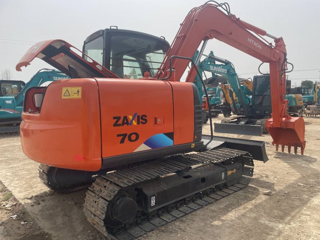 Hitachi ZX 70 - Ekskavator perayap: gambar 4 Hitachi ZX 70 - Ekskavator perayap: gambar 4